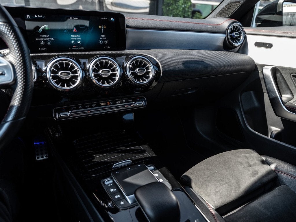 Mercedes-Benz CLA-klasse 200 Business Solution AMG Night | P, Auto's, CLA, Gebruikt, 4 cilinders, Met garantie (alle)