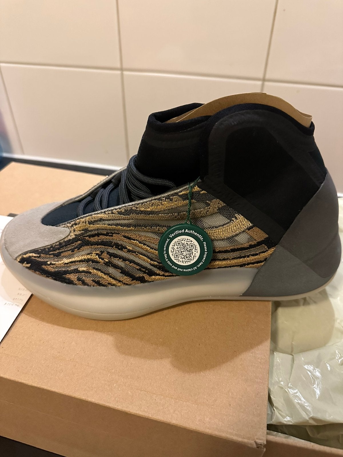 Adidas Yeezy QNTM Amber Tint – Size 7 UK, Ophalen of Verzenden, Nieuw, Overige kleuren