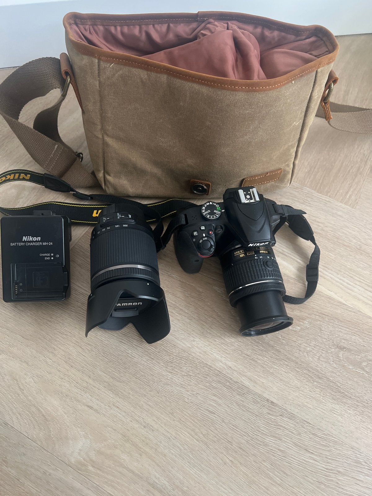 Nikon D3400 spiegelreflexcamera met 2 lenzen en tas, Ophalen, Spiegelreflex, Beeldstabilisatie, Zo goed als nieuw