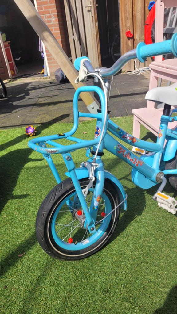 Super leuk blauw kinderfietsje met bloemen en zijwieltjes, Ophalen, Terugtraprem, Zijwieltjes, Gebruikt
