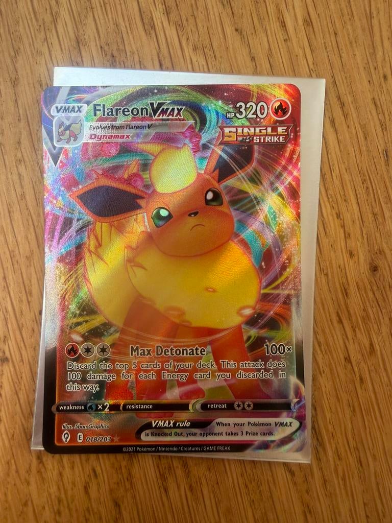 Flareon Vmax, Hobby en Vrije tijd, Verzamelkaartspellen | Pokémon, Ophalen of Verzenden, Nieuw