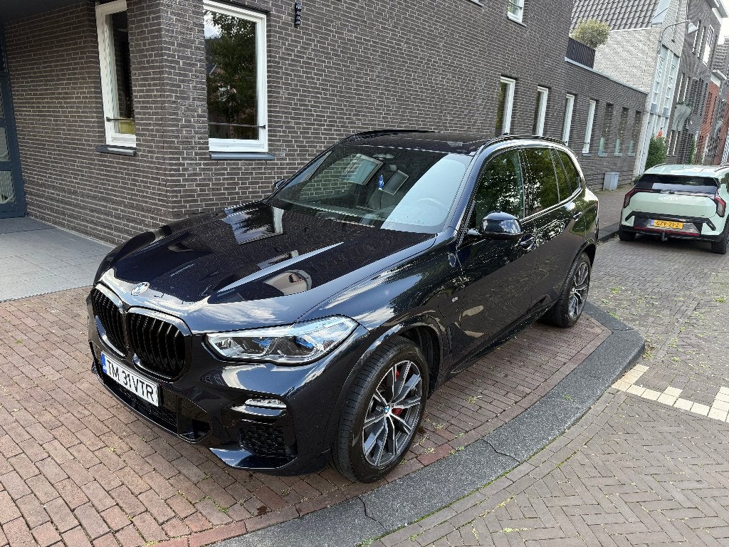 BMW X5 xDrive45e M Sport | 100 km elektrisch | BTW | 2021, Automaat, 394 pk, Parkeerassistent, Zwart