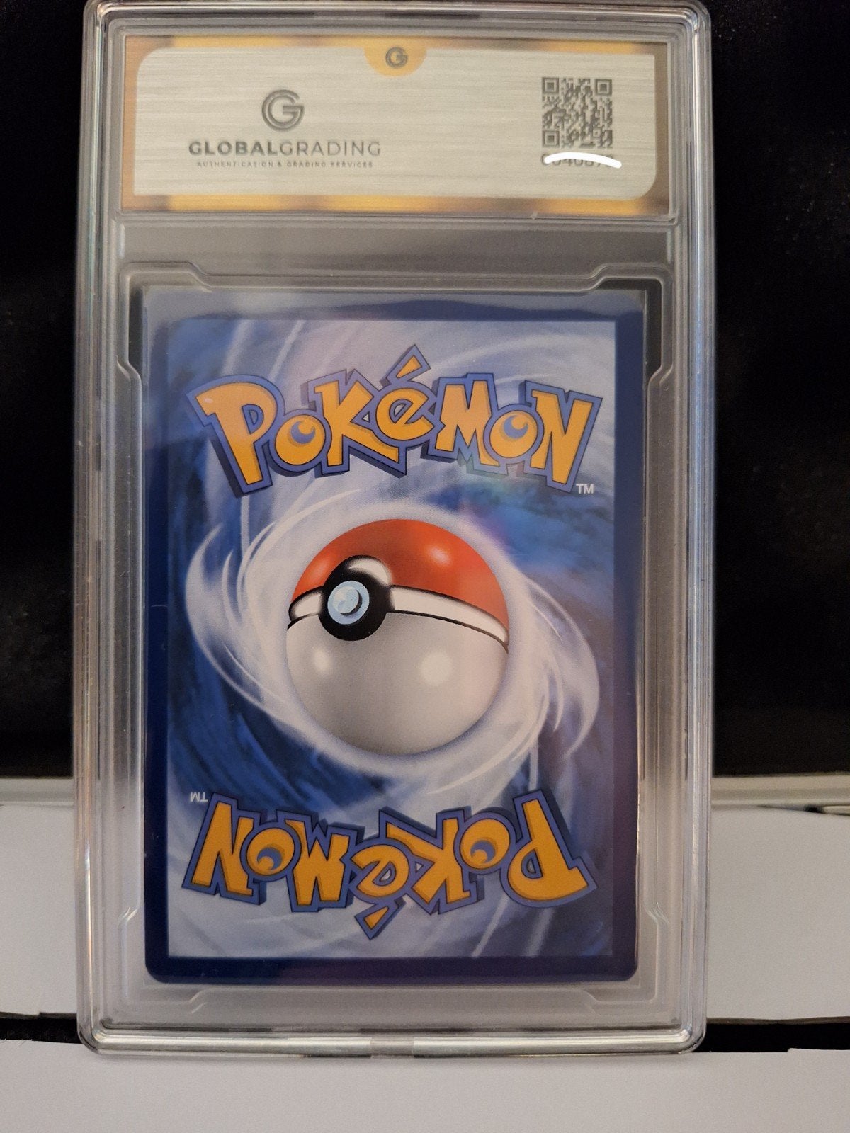 Pikachu met Grijze Vilthoed Van Gogh Museum #085 GG 9 ERROR, Ophalen of Verzenden, Nieuw, Losse kaart, Foil