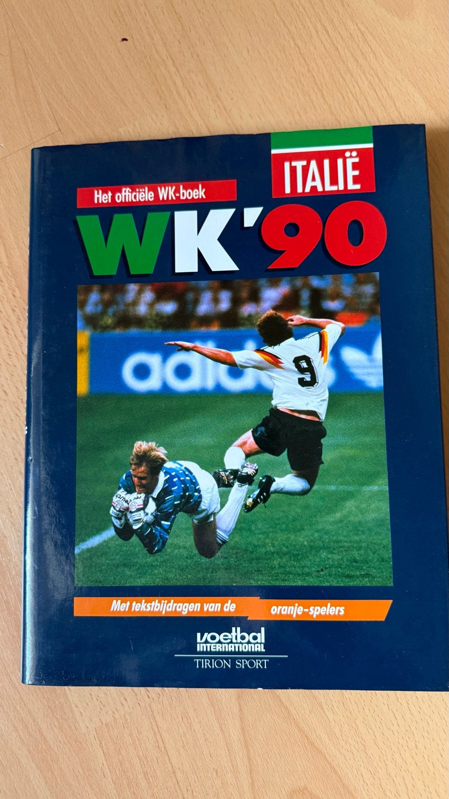 WK'90 Italië - Het officiële WK-boek, Boeken, Ophalen of Verzenden, Gelezen, Balsport