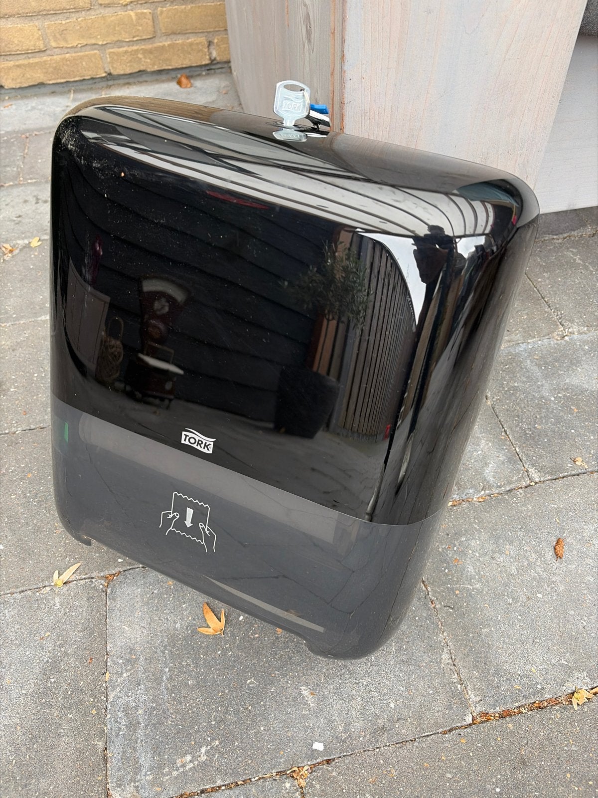 Tork papier dispenser met rolfunctie, 2 sleutels zgan, Ophalen of Verzenden, Overige typen