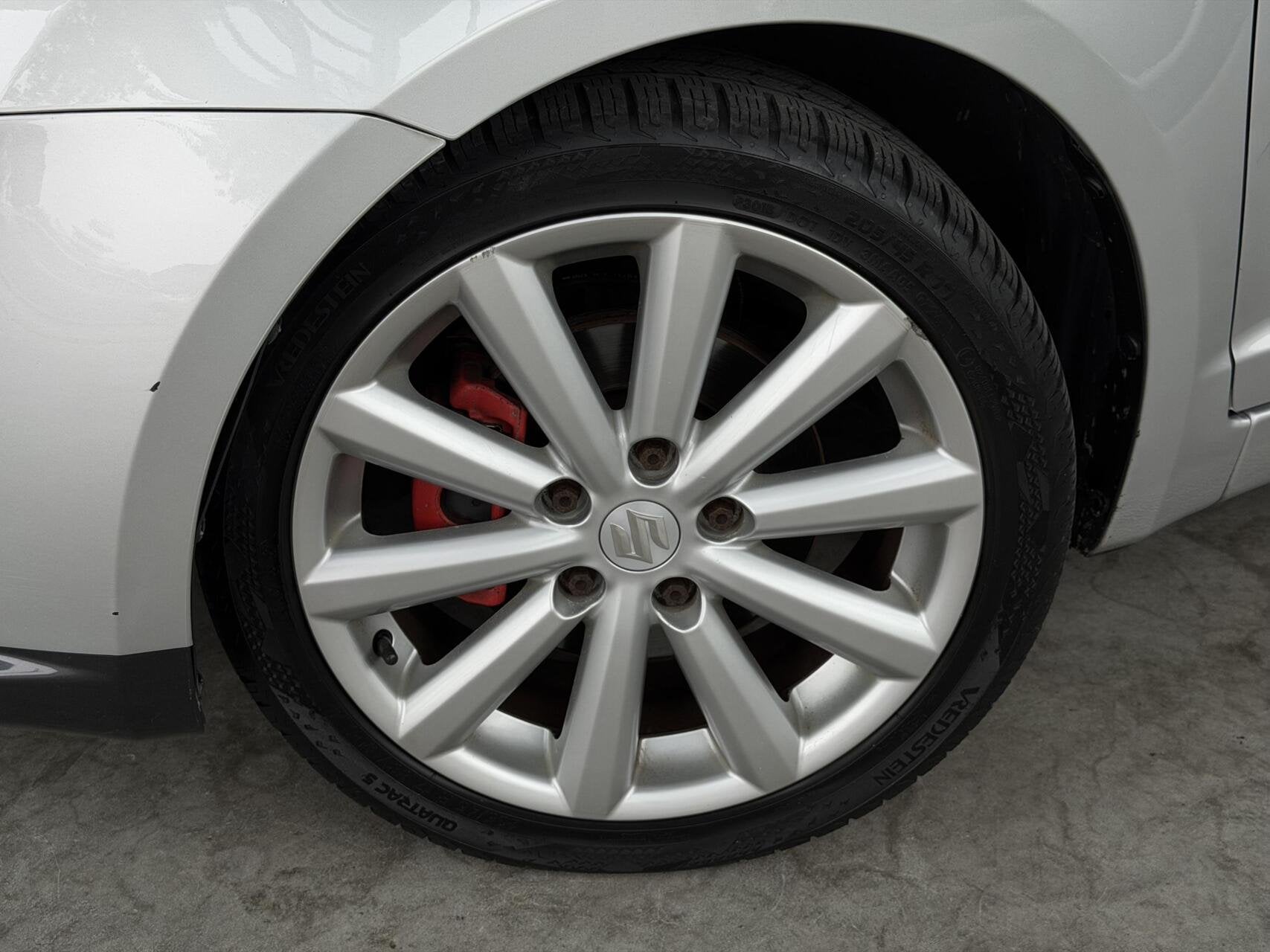SUZUKI SWIFT 1.6 SPORT 125ch - JANTES 17" - SIÈGES SPORT - CLIMATISATION AUTOMATIQUE - DÉMARRAGE SANS CLÉ - AILERON