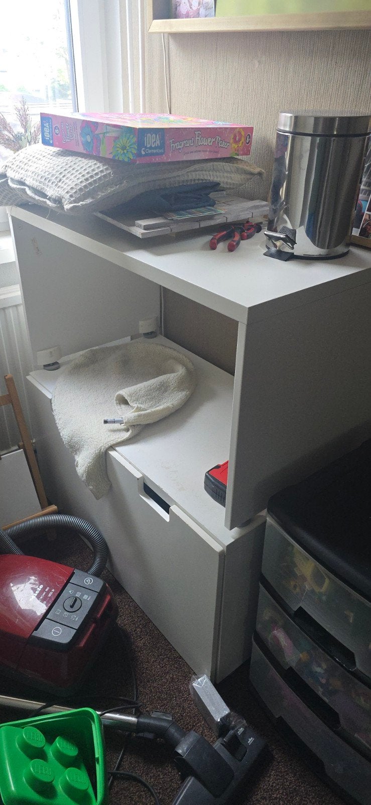 2 ikea tafels. 1 met onderbak op wielen. Gratis, Ophalen, Gebruikt, 50 tot 100 cm, Minder dan 100 cm
