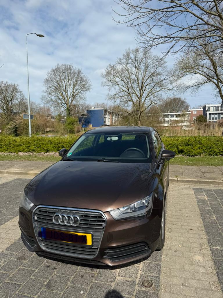 Audi A1 1.2 Tfsi 63KW 2012 Bruin goed onderhouden, Auto's, Voorwielaandrijving, A1, 4 cilinders, Bruin