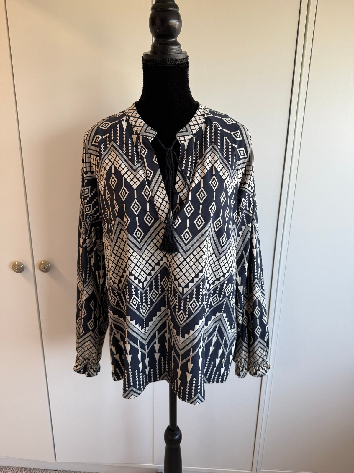 Lady Day Blouse met print - Maat L, Kleding | Dames, Ophalen of Verzenden, Zo goed als nieuw, Maat 42/44 (L), Zwart