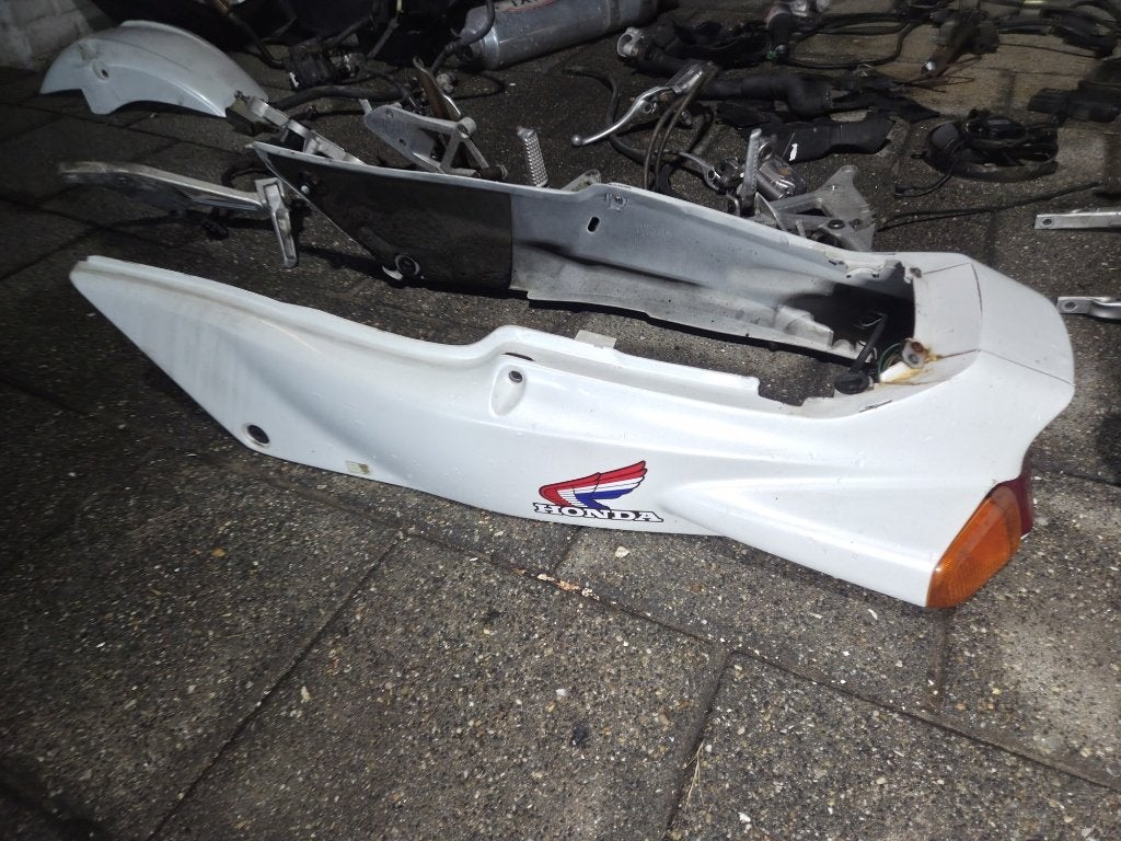 Honda VFR 750 F RC36-1 Rechter bovenkuip + Linker bovenkuip, Motoren, Ophalen of Verzenden