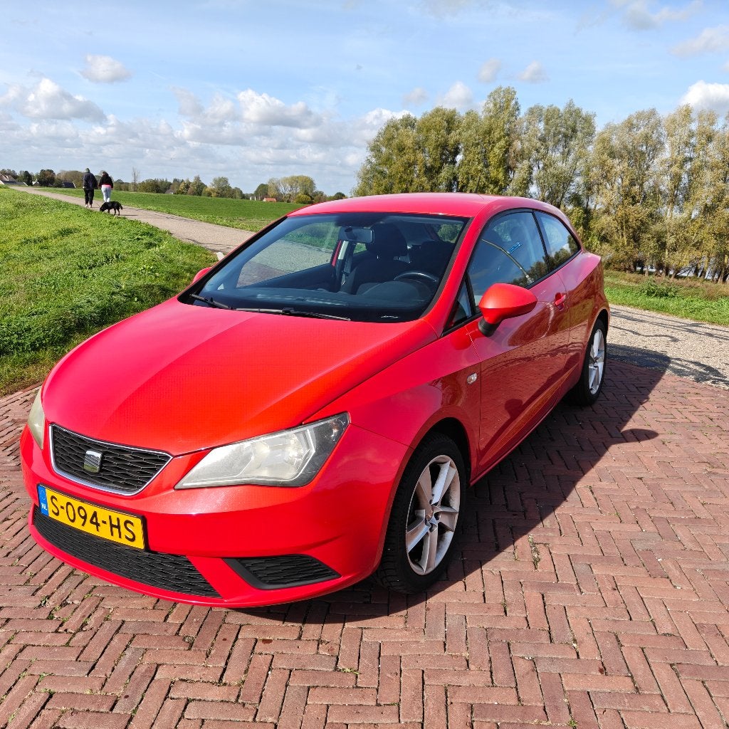 Seat Ibiza 1.4 63KW 2012 Rood, Auto's, 40 €/maand, Zwart, 4 cilinders, Adaptive Cruise Control