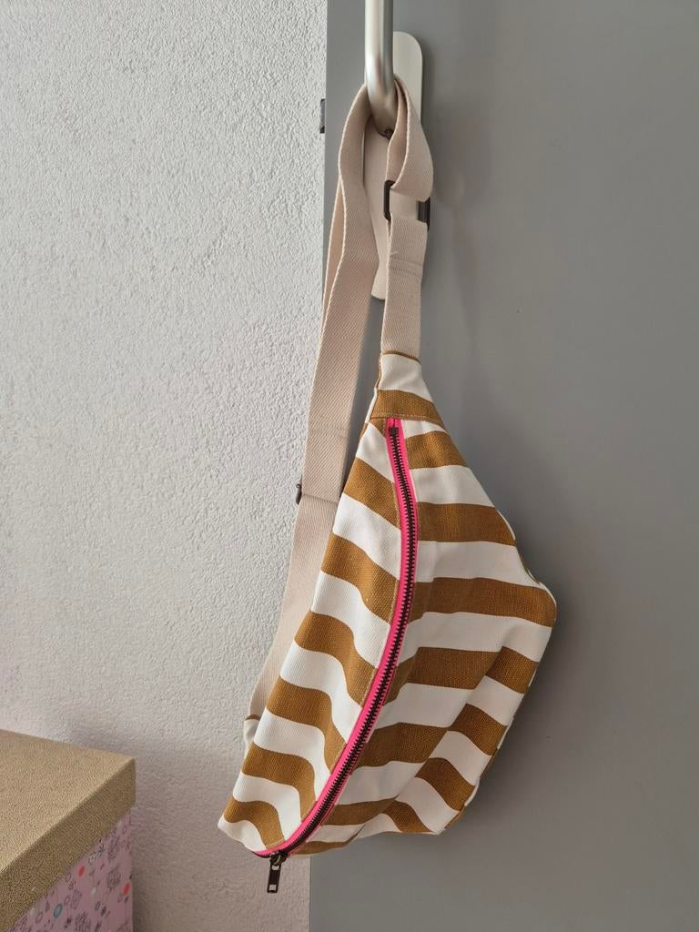 Heuptasje Cross Body tasje Rose in April, Sieraden, Tassen en Uiterlijk, Tassen | Damestassen, Nieuw, Schoudertasje, Overige kleuren