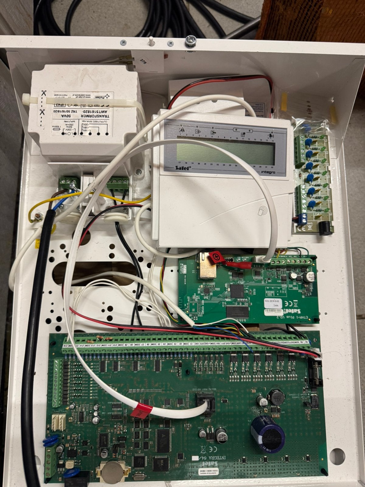 Satel integra 64 met ethm-1 plus, Doe-het-zelf en Verbouw, Alarmsystemen, Ophalen, Zo goed als nieuw, Compleet systeem, Beweging