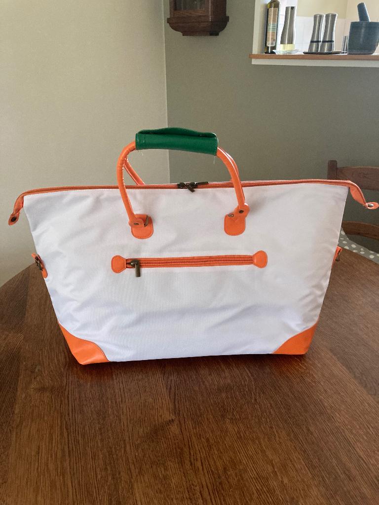Weekendtas, Ophalen, 40 tot 60 cm, 20 tot 30 cm, Wit