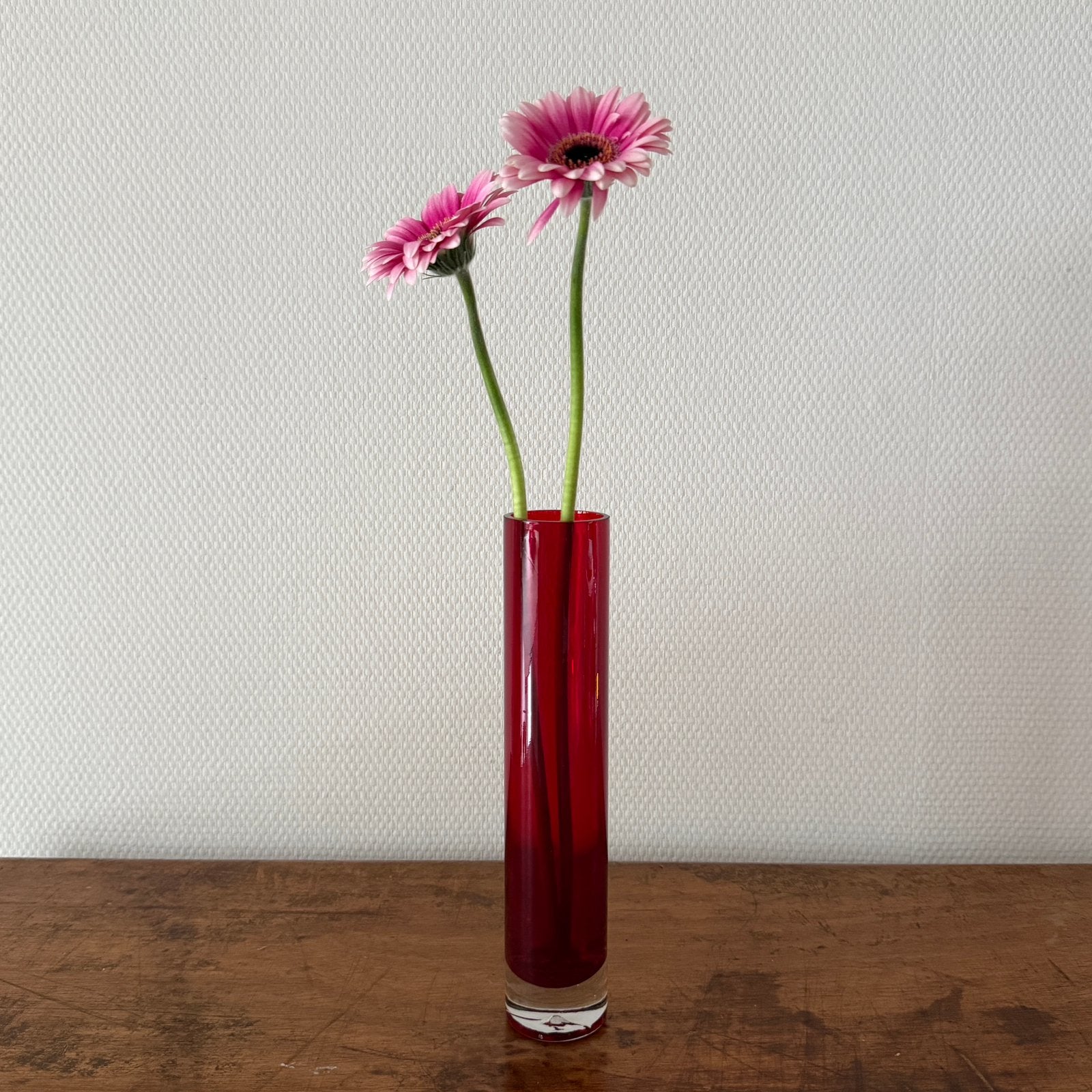 Vintage rode glazen vaas – art glass – 25 cm, Huis en Inrichting, Ophalen of Verzenden, Zo goed als nieuw, Rood, Glas
