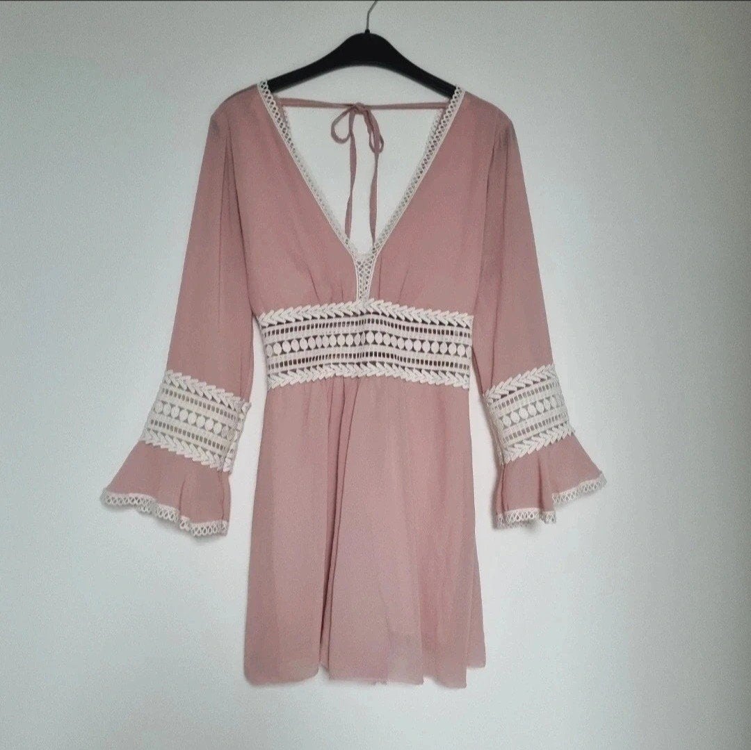 Roze playsuit jumpsuit v hals met kant maat S, Kleding | Dames, Jumpsuits, Ophalen of Verzenden, Zo goed als nieuw, Maat 38/40 (M)