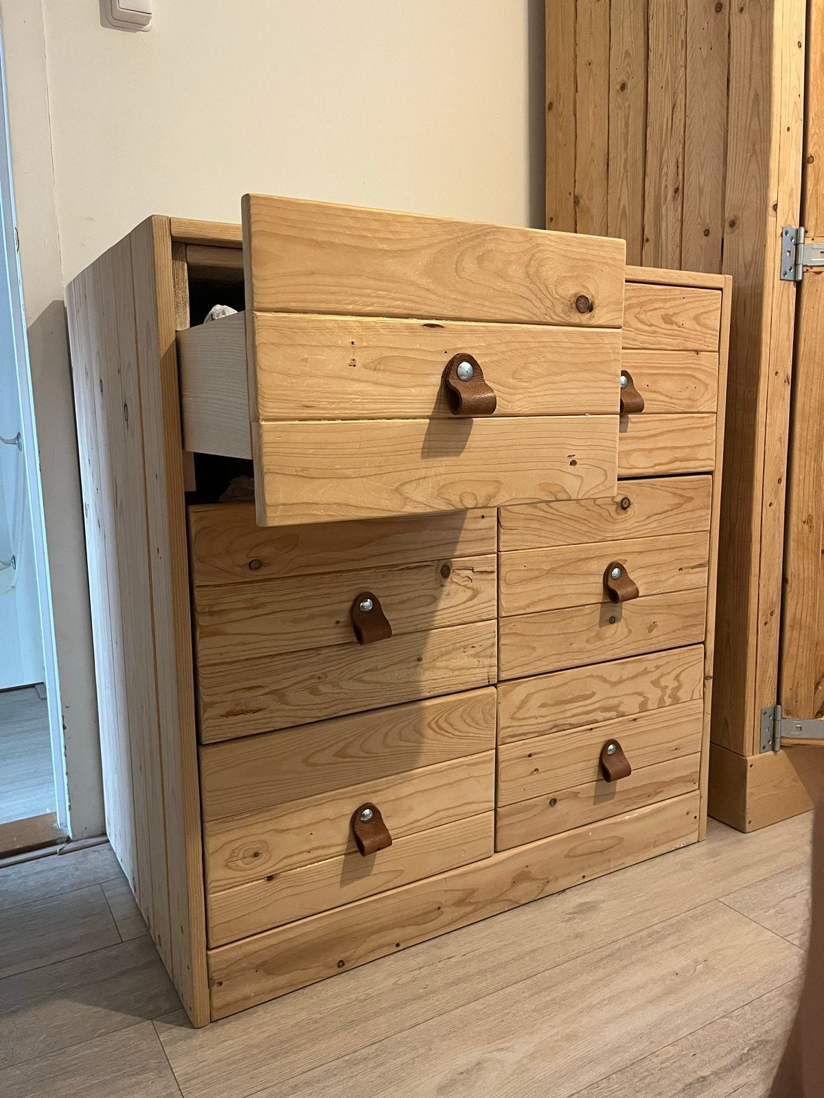 Robuuste landelijke houten commode met 8 lades, Ophalen, Gebruikt, 50 tot 70 cm, 4338Pt
