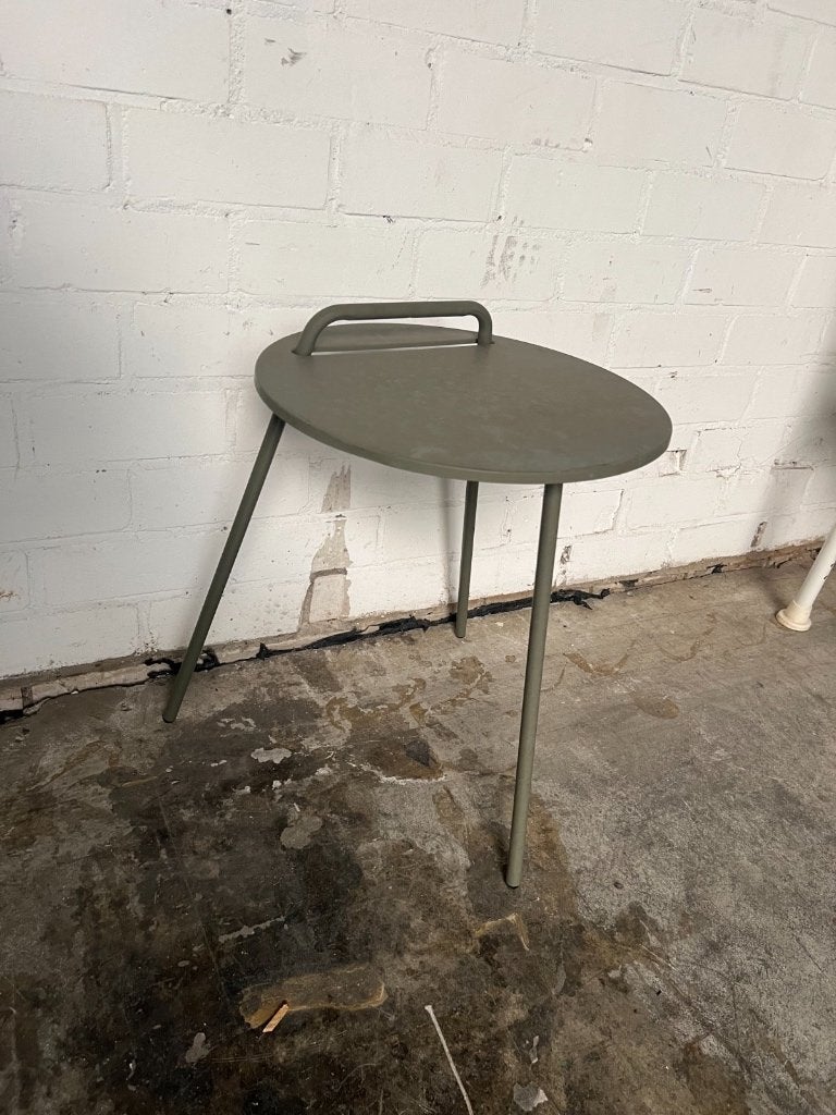 Ronde groene metalen bijzettafel met handvat, 45 tot 60 cm, Minder dan 55 cm, Metaal of Aluminium, Rond