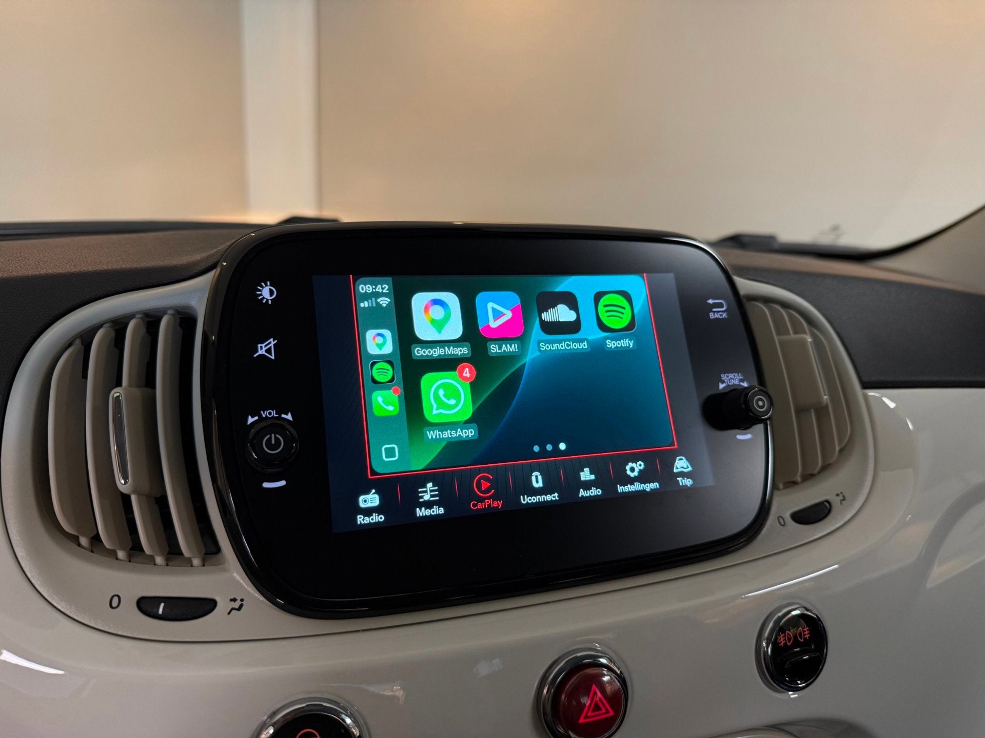 Fiat 500 1.0 Hybrid Club *Carplay* Cruise|PDC|DAB|NAP, Auto's, Euro 6, 4 stoelen, Wit, Origineel Nederlands