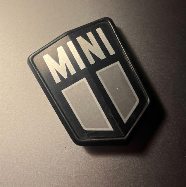 Vintage mini  embleem  oldtimer, Ophalen of Verzenden, Zo goed als nieuw, Auto's
