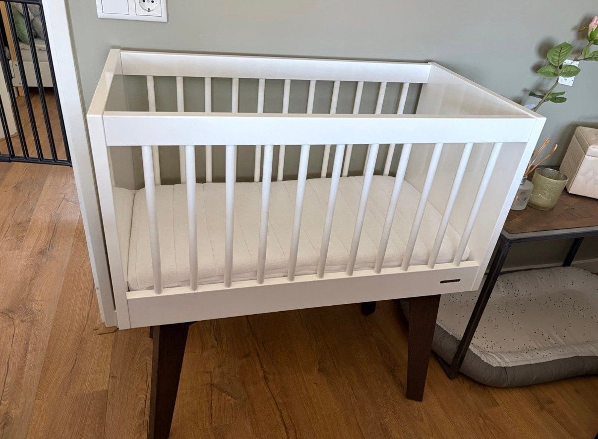 Kidsmill sixties wieg hoogglans wit incl. matras, Ophalen, Zo goed als nieuw, Wieg