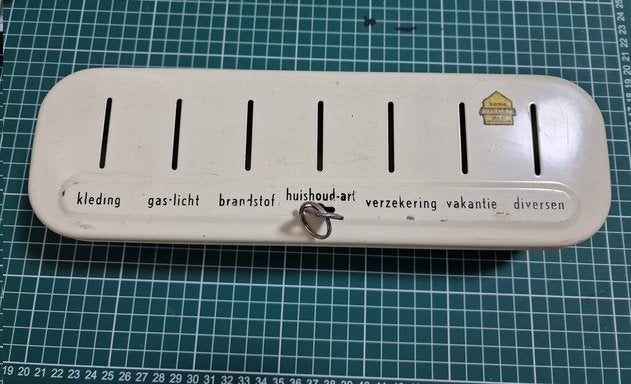 Vintage Brabantia spaarpot of geldkistje, Ophalen of Verzenden, Gebruikt, Metaal of Blik, Overige thema's