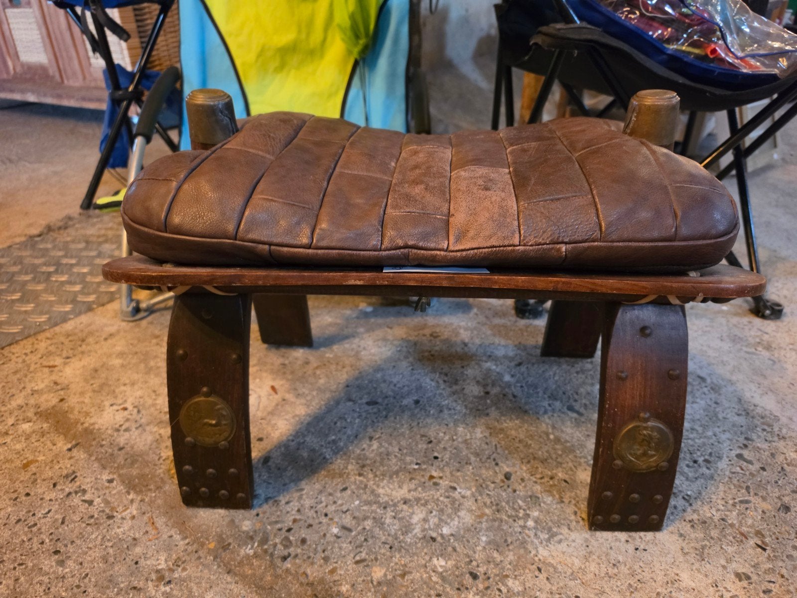 kameelzadel kruk, Ophalen, Rechthoekig, Minder dan 50 cm, Minder dan 50 cm