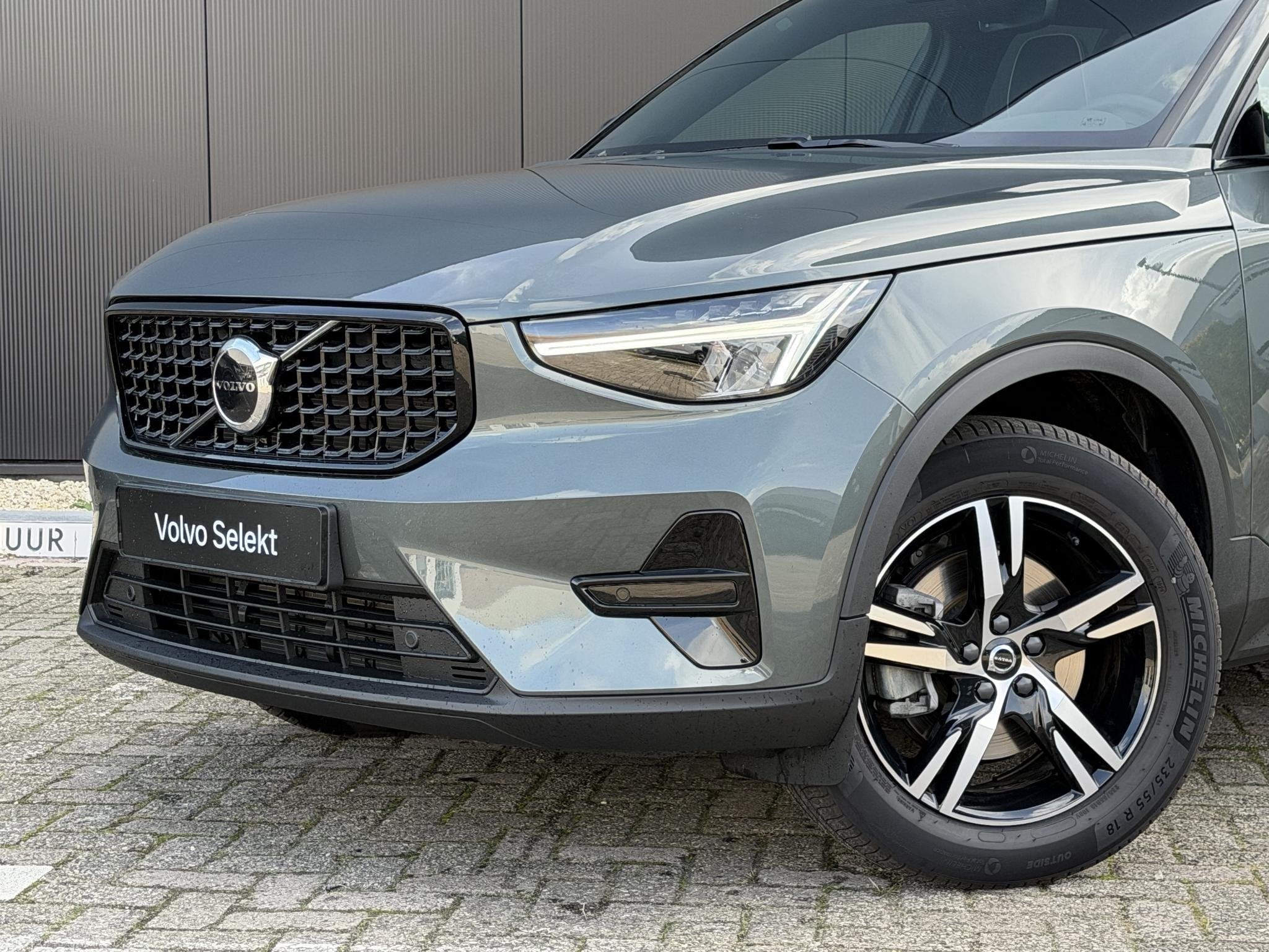 Volvo XC40 2.0 B4 Plus Dark Elektr. stoelverstelling / Harma, Auto's, Gebruikt, 4 cilinders, Automatische klimaatregeling, Origineel Nederlands