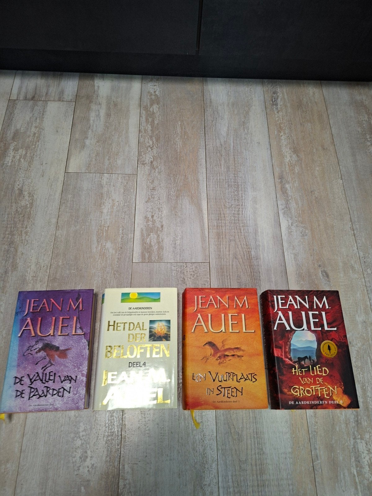Jean M. Auel - Aardkinderen serie  boeken hardcover30, Ophalen of Verzenden, Zo goed als nieuw