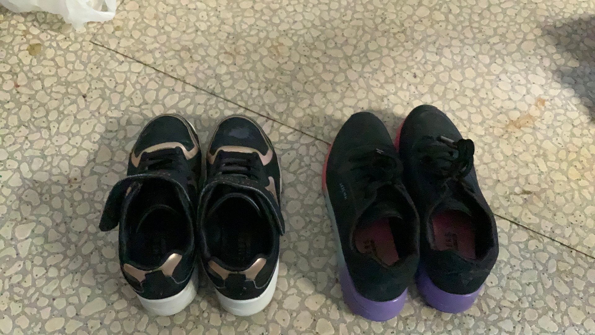Skechers, los angeles. Gedragen maat 33 & 34, Ophalen of Verzenden, Gedragen, Zwart, Sneakers of Gympen