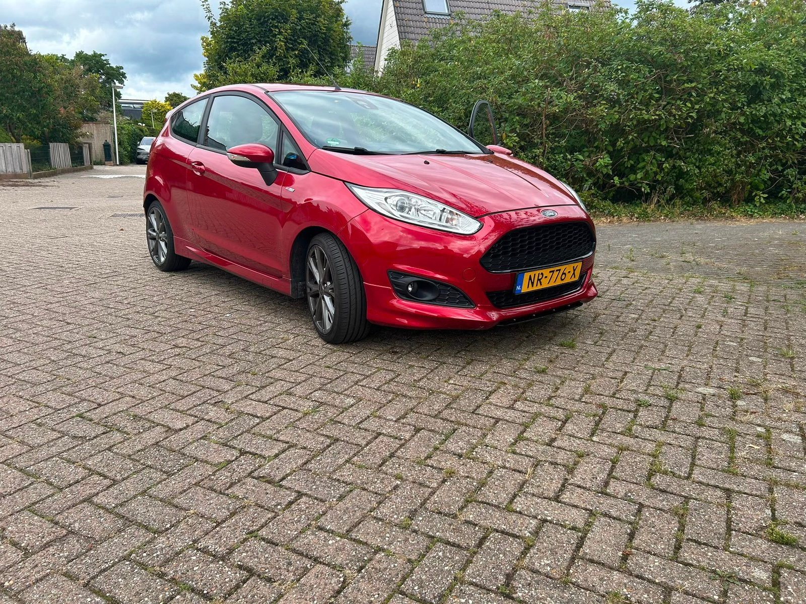 Ford Fiësta 1.0 92KW/125PK 3D 2017 Rood, Voorwielaandrijving, 125 pk, 40 €/maand, 23 km/l