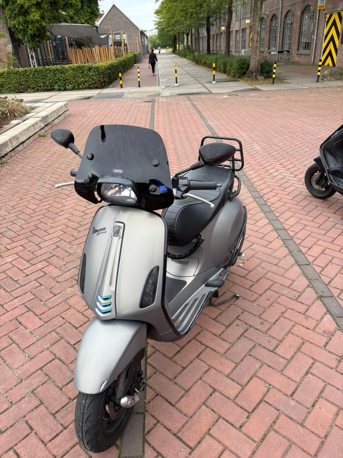 Vespa sprint recente grote beurt gehad., Ophalen, Zo goed als nieuw, Benzine