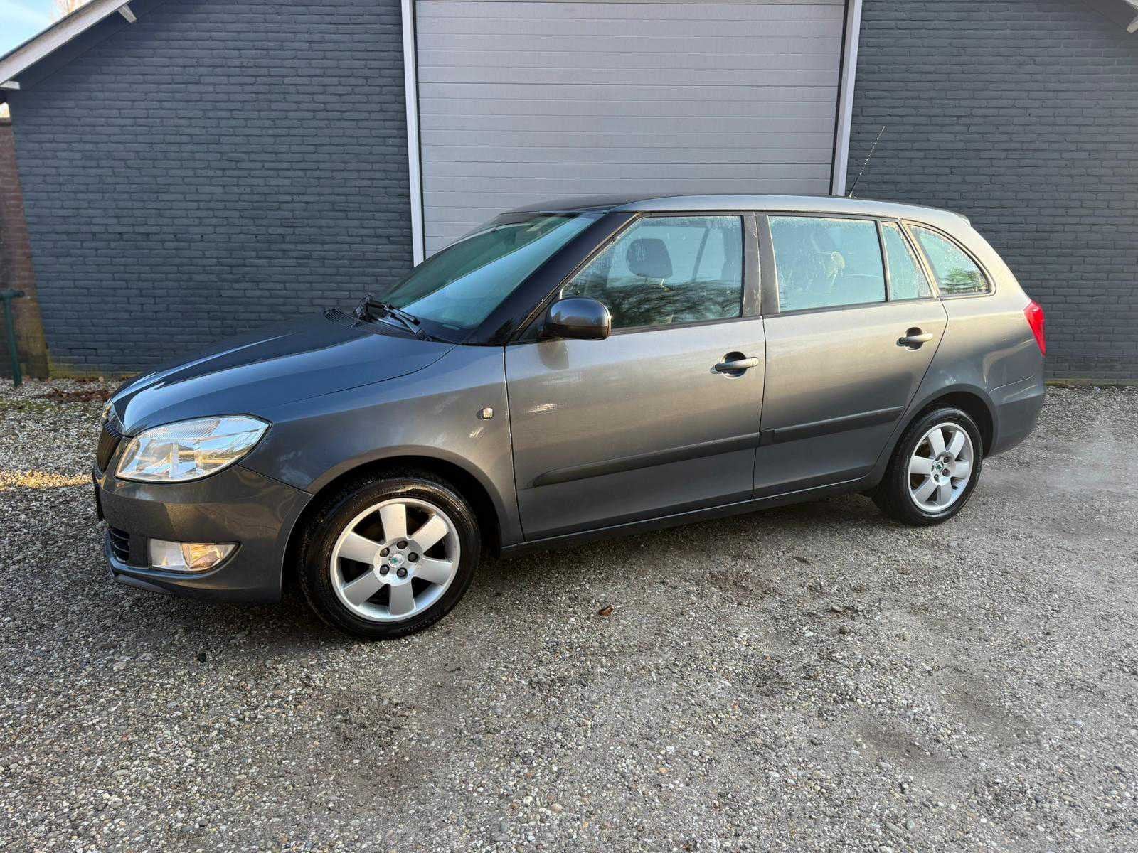 2010 Skoda Fabia Combi Personenauto, Auto's, Skoda, Voorwielaandrijving, Euro 5, 450 kg, 1199 cc