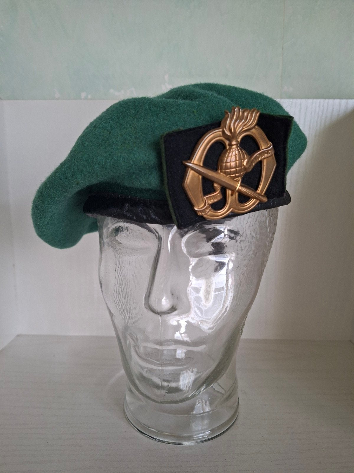 Groene baret incl.baretembleem/ Korps Commando Troepen/KCT, Ophalen of Verzenden