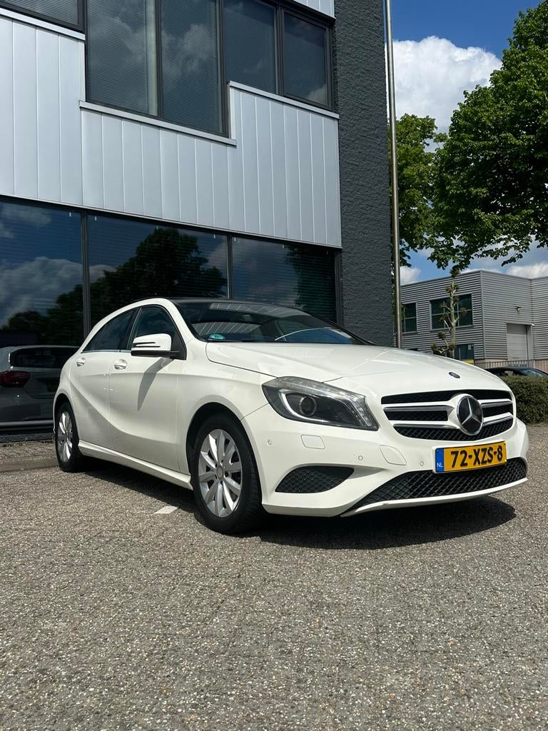Mercedes-Benz A-Klasse A180 1.6 2012 Wit - Pano, Auto's, Mercedes-Benz, Voorwielaandrijving, 4 cilinders, 1200 kg, Handgeschakeld