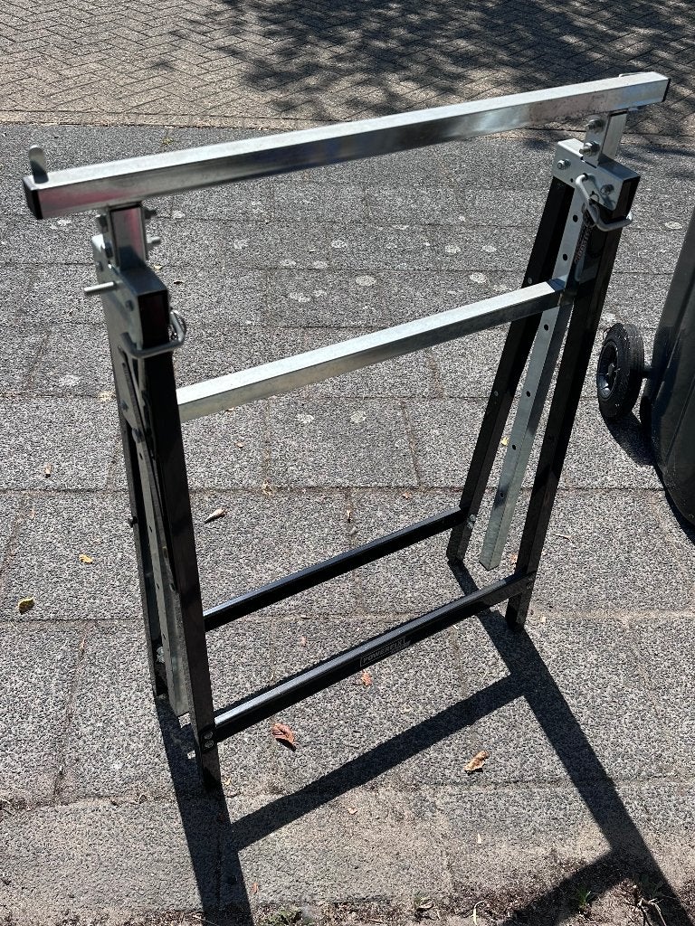 Verstelbare metalen schragen, Ophalen, Zo goed als nieuw