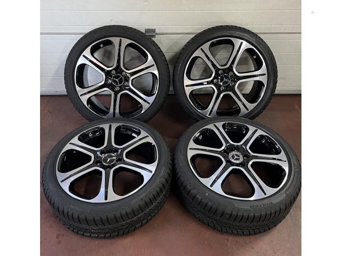 Sportvelgenset + winterbanden van een Mercedes E-Klasse, Auto-onderdelen, Banden en Velgen, 3 maanden garantie, Gebruikt, Personenwagen