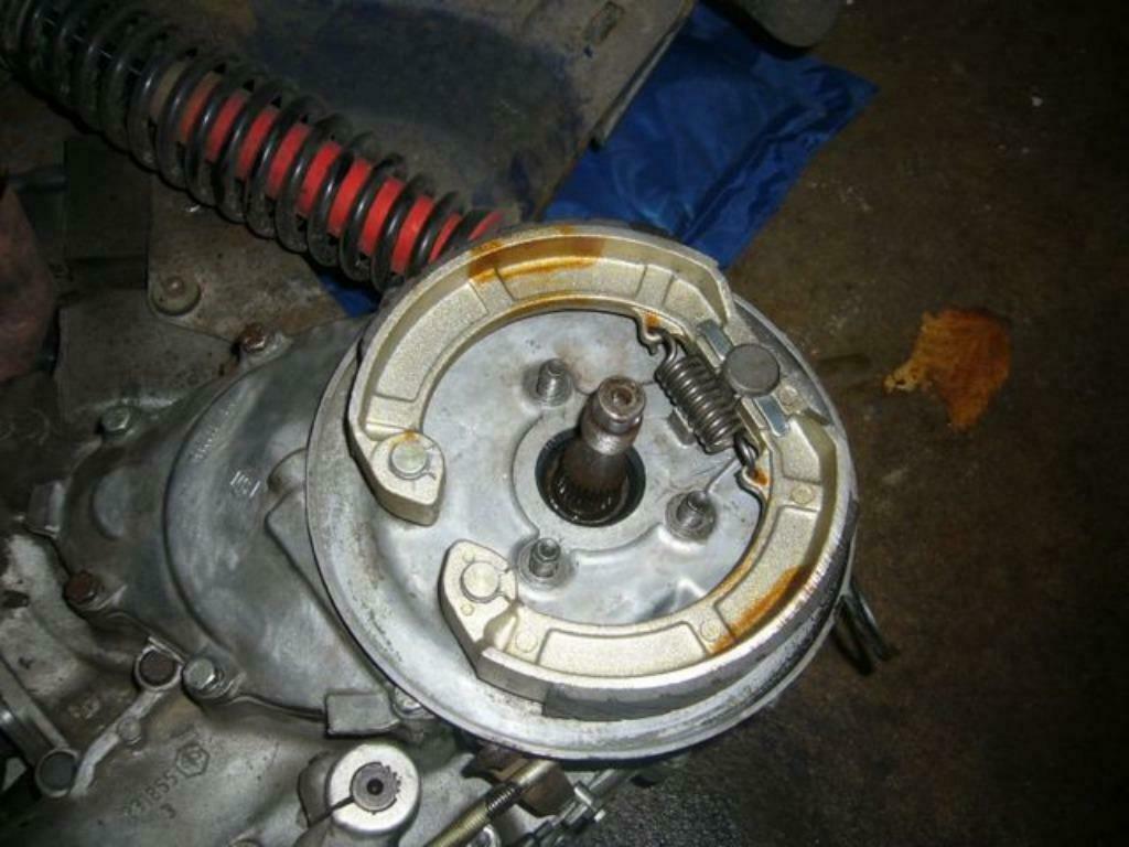 Nieuwe remschoenen voor klassieke Vespa PK50 – V50 - PX200, Ophalen of Verzenden, Nieuw, Overige merken