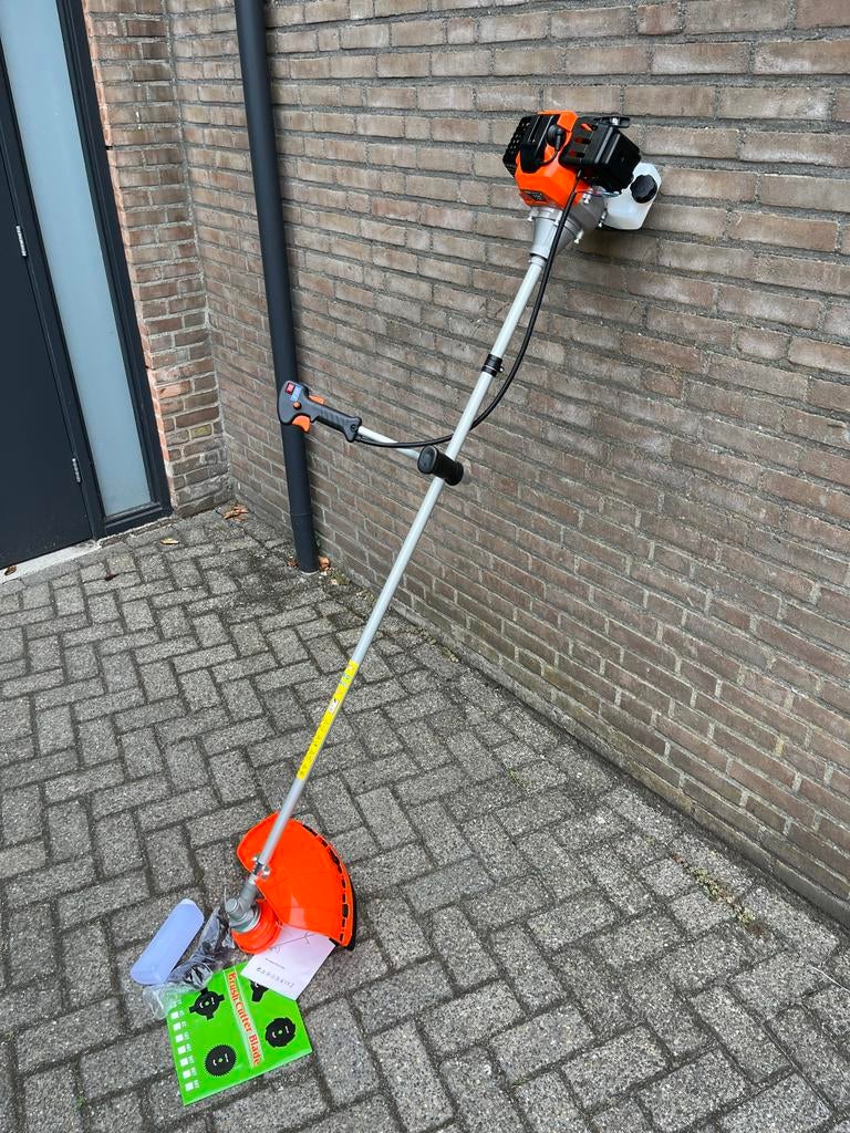 Nieuwe 2-takt benzine bosmaaier met draad/mes, Ophalen, Benzine, ., Nieuw