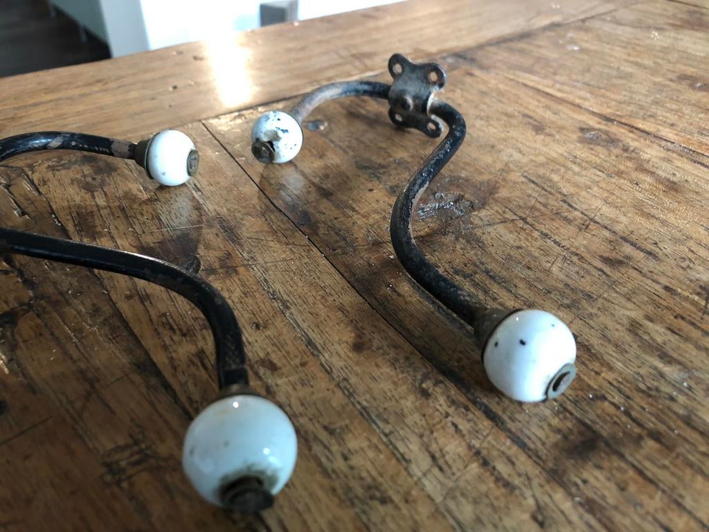 Heel oude kapstok haken met porselein, Ophalen of Verzenden