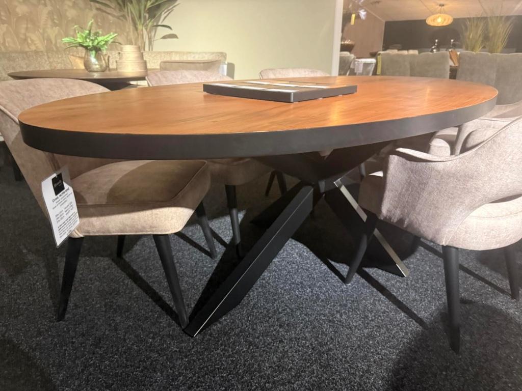 Eettafel Ovaal By Bruuts, Bruuts, Vijf personen of meer, Ovaal, Overige houtsoorten