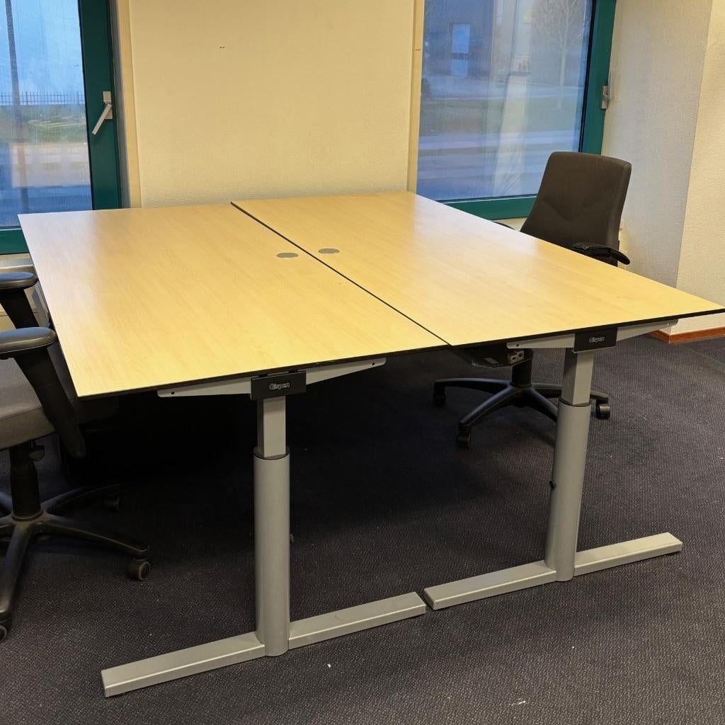 2x Gispen bureau, Huis en Inrichting, Bureaus, Ophalen, In hoogte verstelbaar, Gebruikt