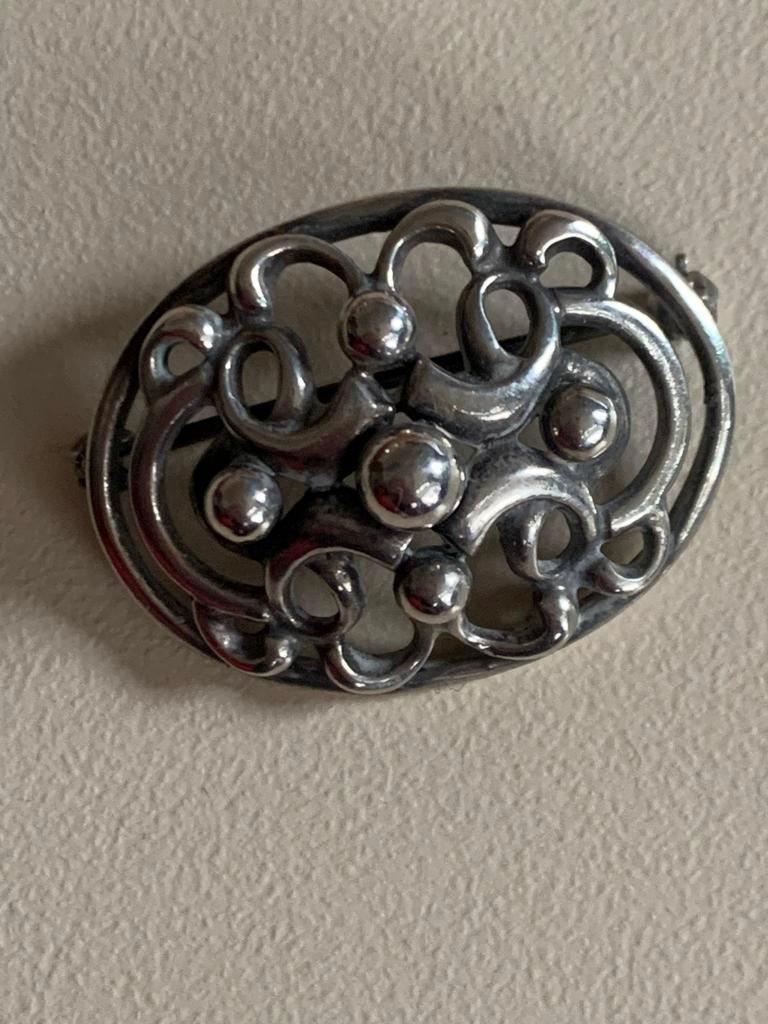 Zilveren broche met sierlijk design, Sieraden, Tassen en Uiterlijk, Ophalen of Verzenden, Gebruikt, 4 tot 7 cm, Zilver