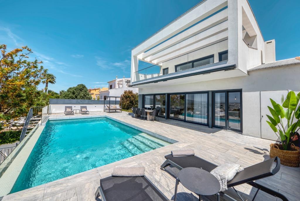 VILLA MET ZWEMBAD EN UITZICHT OVER FERRAGUDO TE HUUR 8 PERS., 8 personen, 4 of meer slaapkamers, Bemiddelingsbureau, Dorp