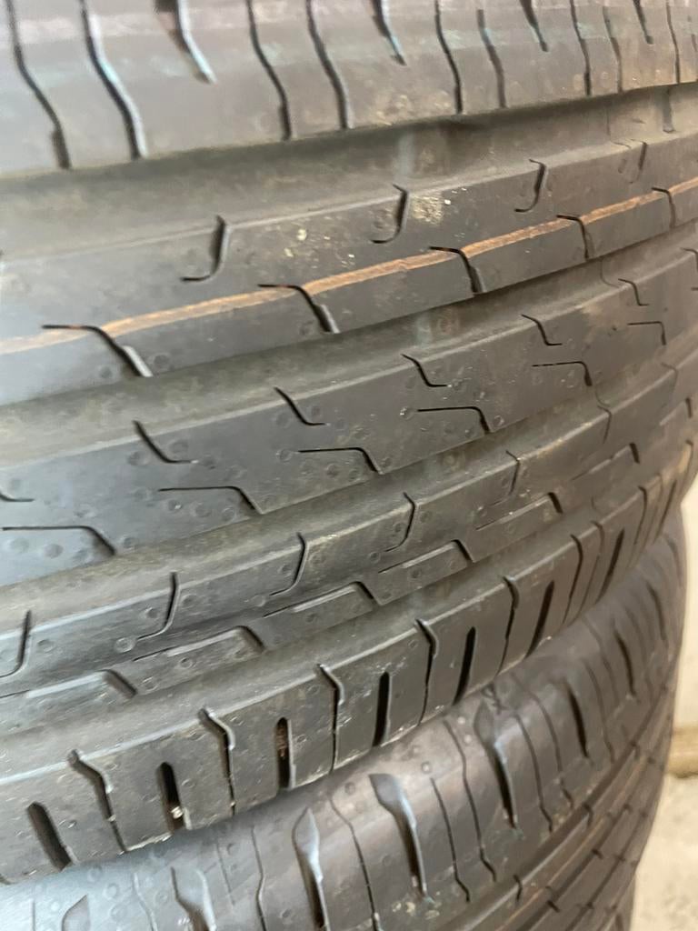 “215 50 18 continental. Demo. Puntjes zitten er nog op”, Ophalen, 18 inch, Band(en), Personenwagen