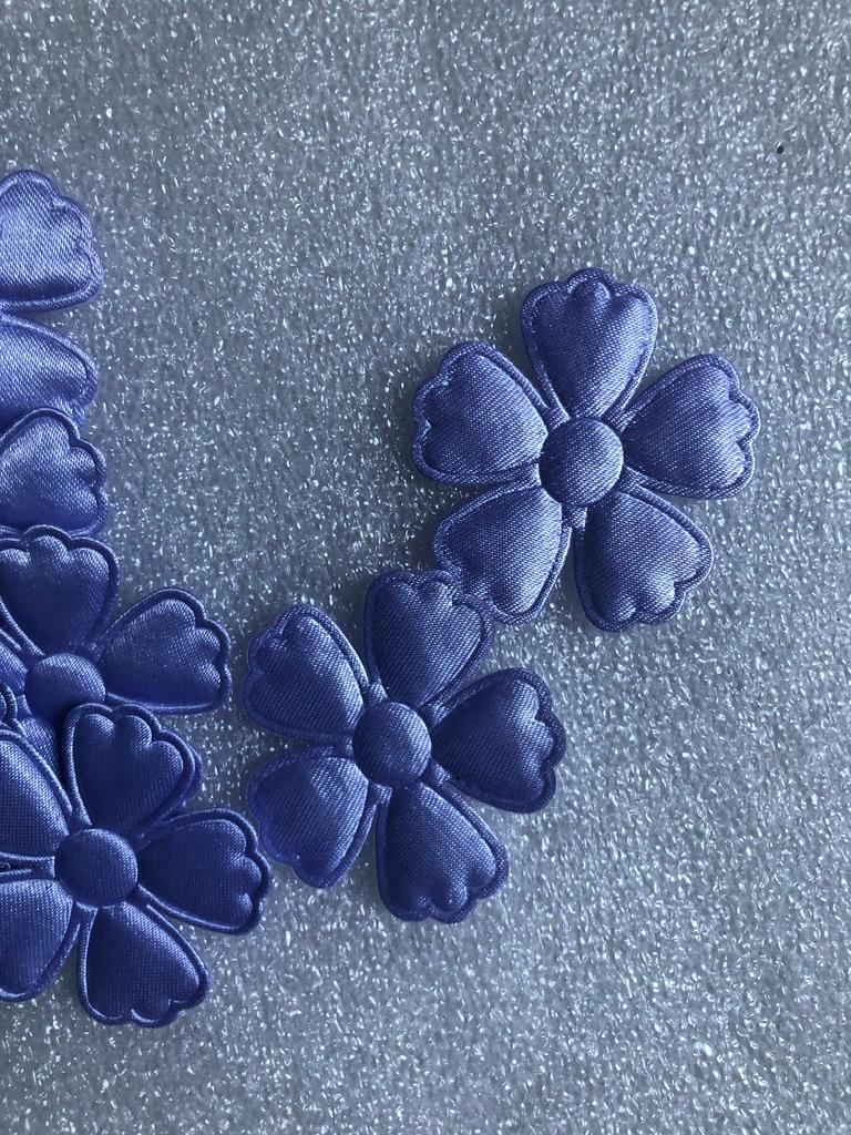 Applicatie bloem - 4,5 cm x 12 stuks - lila, Hobby en Vrije tijd, Naaien en Fournituren, Ophalen of Verzenden, Zo goed als nieuw