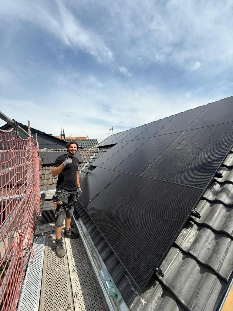 Installateur van zonnepanelen beschikbaar voor uw project, Diensten en Vakmensen, Loodgieters en Installateurs, 24-uursservice