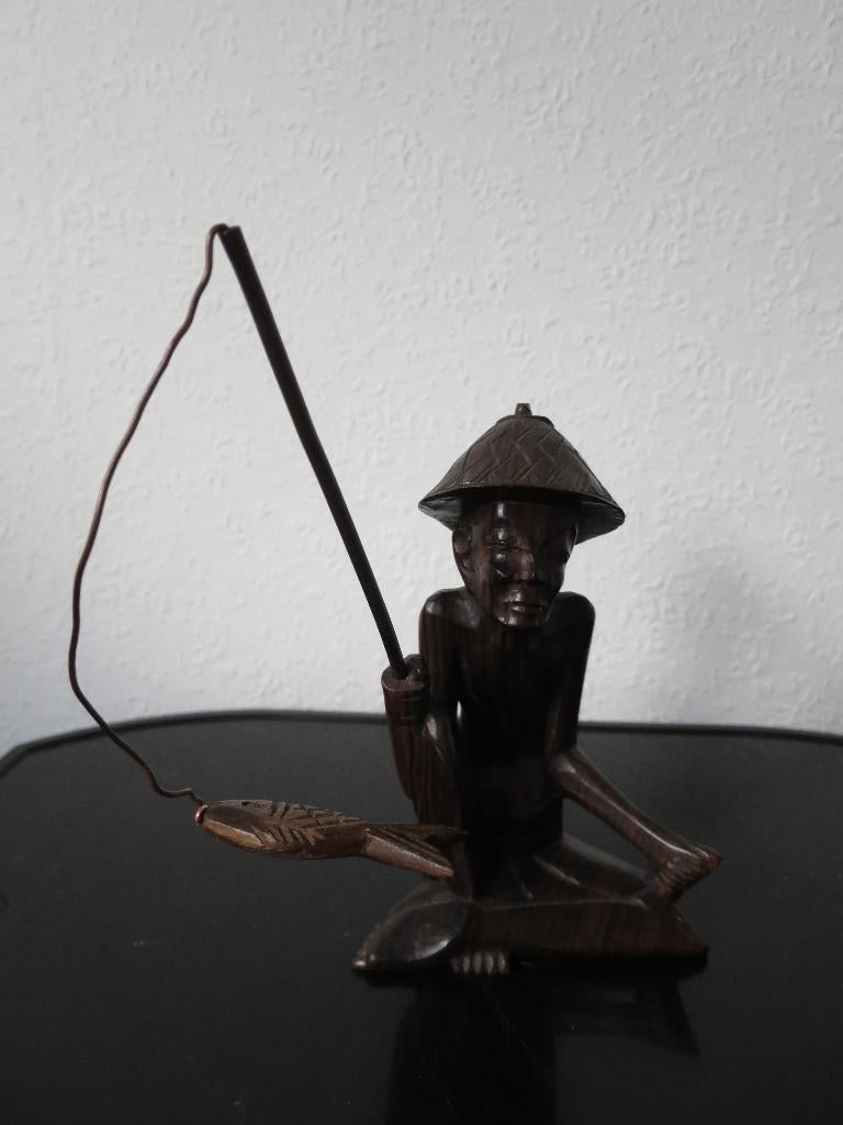 mooi uit coromandel hout gesneden visserman beeldje 16 cm, Ophalen of Verzenden