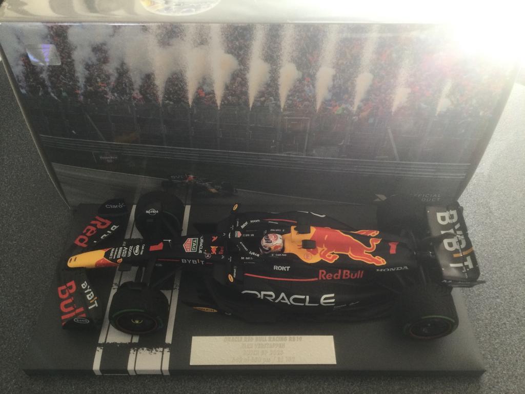 Max Verstappen RB19 Winnaar GP Zandvoort 2023 1:18, Hobby en Vrije tijd, Modelauto's | 1:18, Ophalen of Verzenden, Zo goed als nieuw