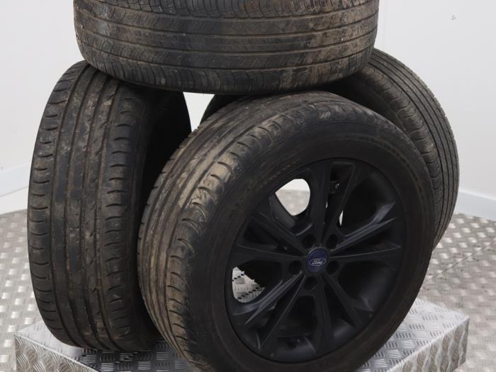 Sportvelgenset + banden van een Ford Kuga (Kuga 12-), 12 maanden garantie, Gebruikt, -, -